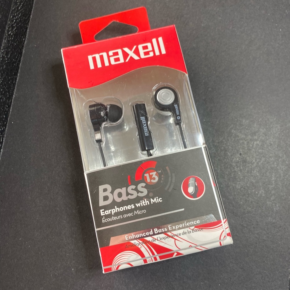 Heavy Bass Maxell Earphones NWT